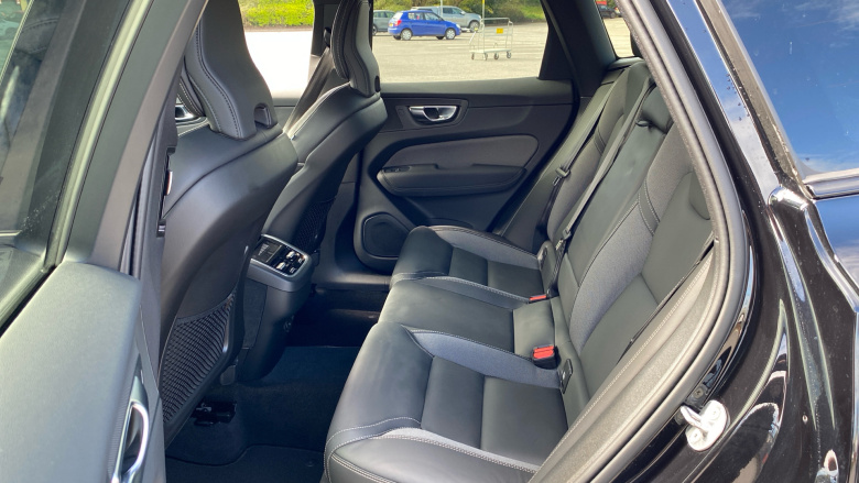 Volvo XC60 2.0 B5P Plus Black Edition 5dr AWD Geartronic Petrol Estate